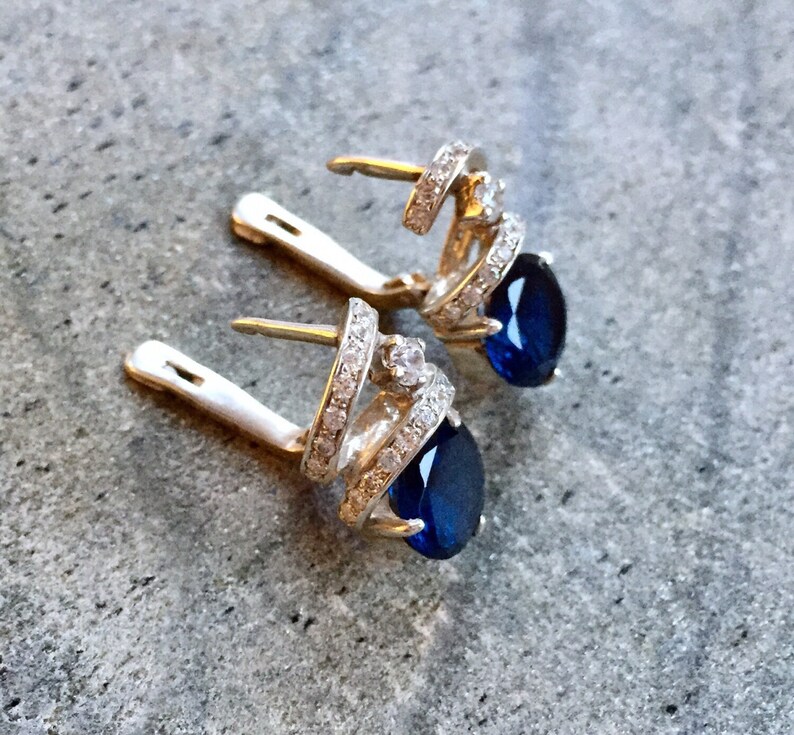 Boucles d'oreilles en saphir, Saphir créé, Boucles d'oreilles tourbillon, Boucles d'oreilles bleu roi, Gros clous, Design tourbillon, Boucles d'oreilles en argent massif, Saphir image 8