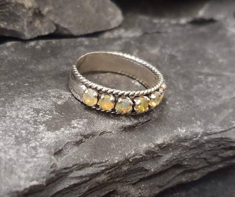 Anillo de ópalo, ópalo natural, anillo de eternidad de ópalo, anillo de ópalo, anillo de media eternidad, piedra de nacimiento de octubre, anillo vintage, anillo de plata maciza, ópalo imagen 3