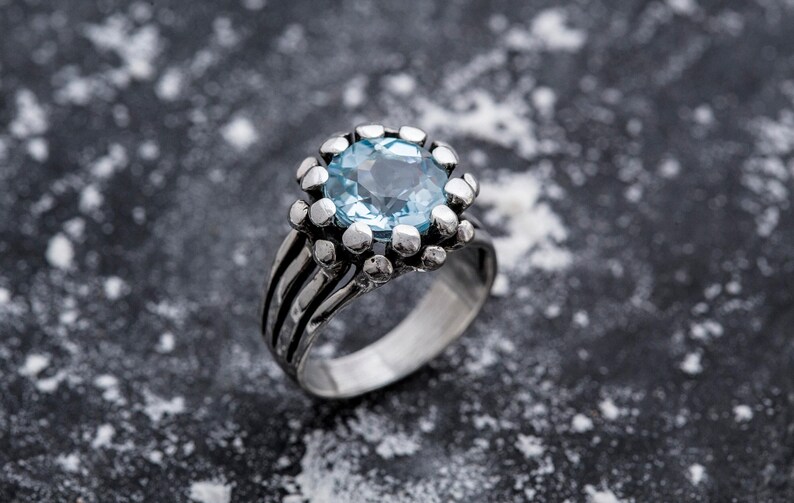 Statementring, blå topasring, naturlig blå topas, topadring, decembers födelsesten, unik ring, blå ring, massiv silverring, blå topas bild 9