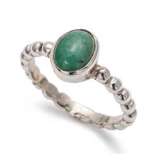 Groene smaragd ring, natuurlijke smaragd ring, geboortesteen mei, vintage ring, groene solitaire ring, bubble band, ovale ring, sterlingzilveren ring afbeelding 3