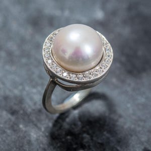 Anillo de perla redonda grande, perla natural, anillo llamativo de plata de ley, anillo con piedra natal de junio, anillo de perla blanca, anillo de perla enorme, piedra Adina