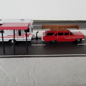1959 Chevy Wagon Towing A 1965 Winnebago 216 Travel Trailer 1/64 Scale Die Cast Metal Adult Collectible Model Car And Camper Trailer Set
