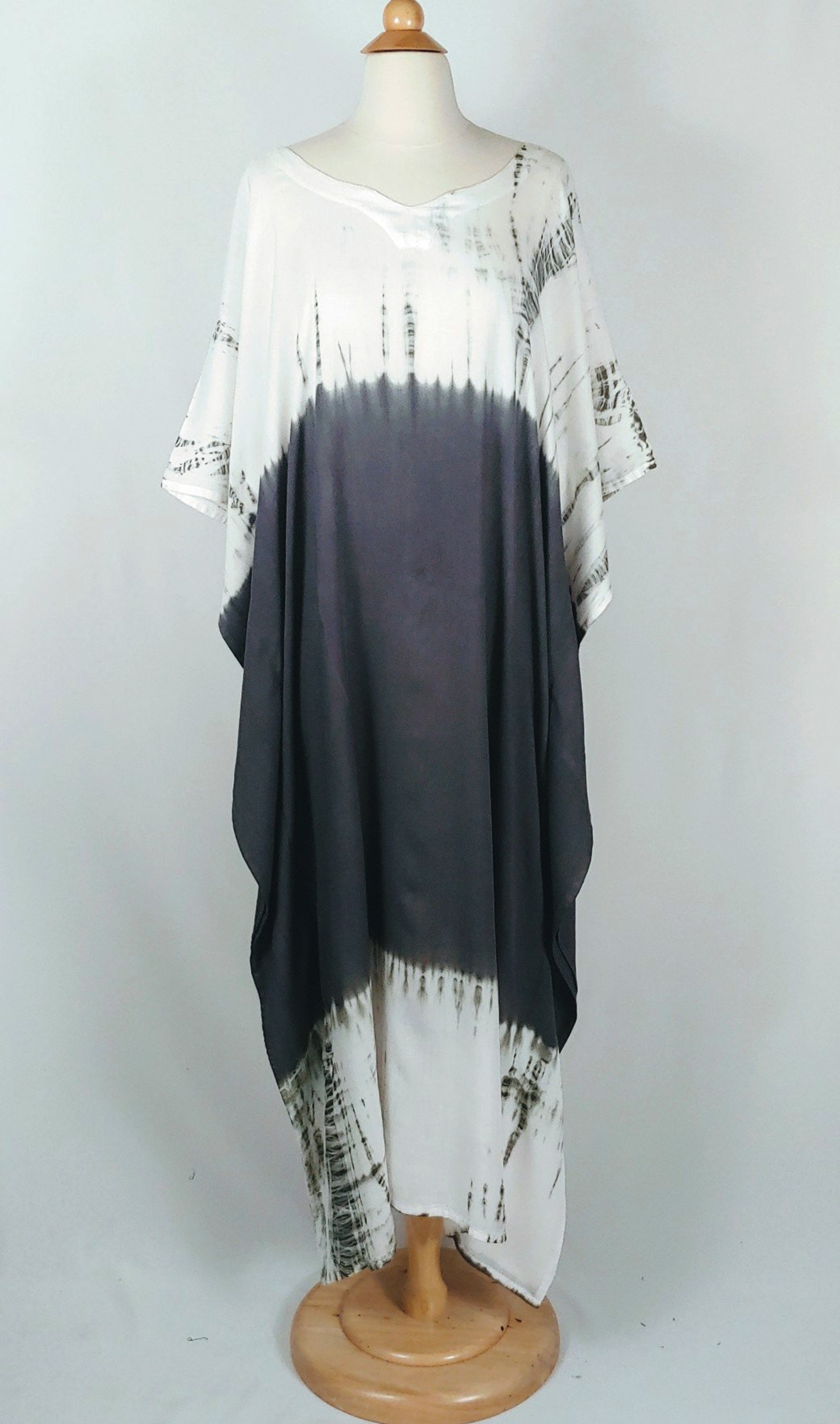kaftan black and white