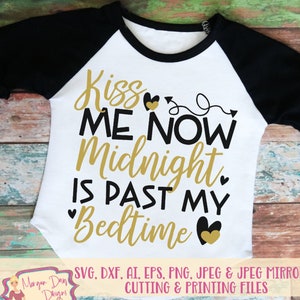 Kiss Me Now Midnight Is Past My Bedtime SVG - New Year's Eve SVG - New Years SVG - Party svg-bestanden voor Silhouette Studio/Cricut Design Space