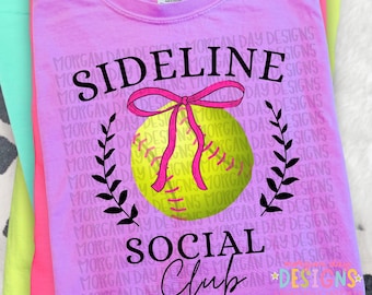 Sideline Social Club png, softbalmoeder png, softbalshirtontwerp, preppy gamedag png, strikontwerp neon softbal, boetiek T-shirt