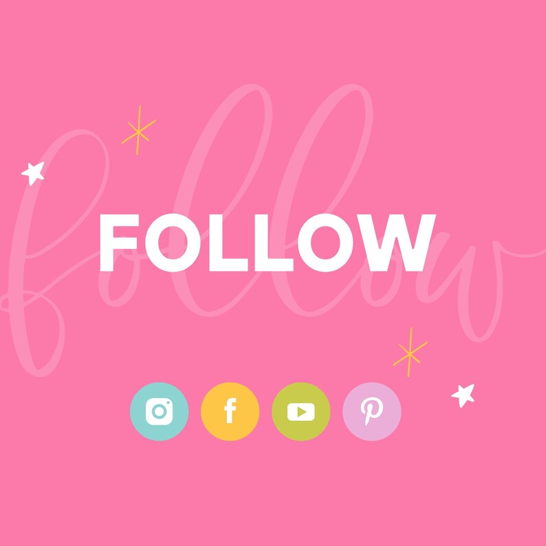 Puede incluir: Fondo rosa con la palabra &laquo;FOLLOW&raquo; en letras blancas. Debajo, iconos de redes sociales para Instagram, Facebook, YouTube y Pinterest. Estrellas decorativas y letras manuscritas.