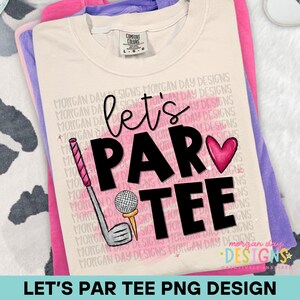 Puede incluir: Camiseta color crema con el texto "let's PAR TEE" en negro, un coraz&oacute;n rosa y un gr&aacute;fico de palo de golf. La camiseta tiene una etiqueta Comfort Colors y est&aacute; superpuesta con camisetas rosas y moradas. El dise&ntilde;o incluye el texto "MORGAN DAY DESIGNS".