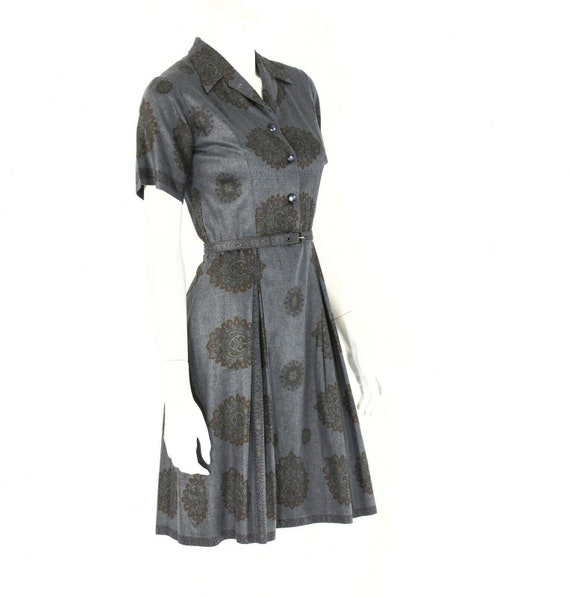 50s Vintage Gray Medallion Print Shirt Dress Shea… - image 4