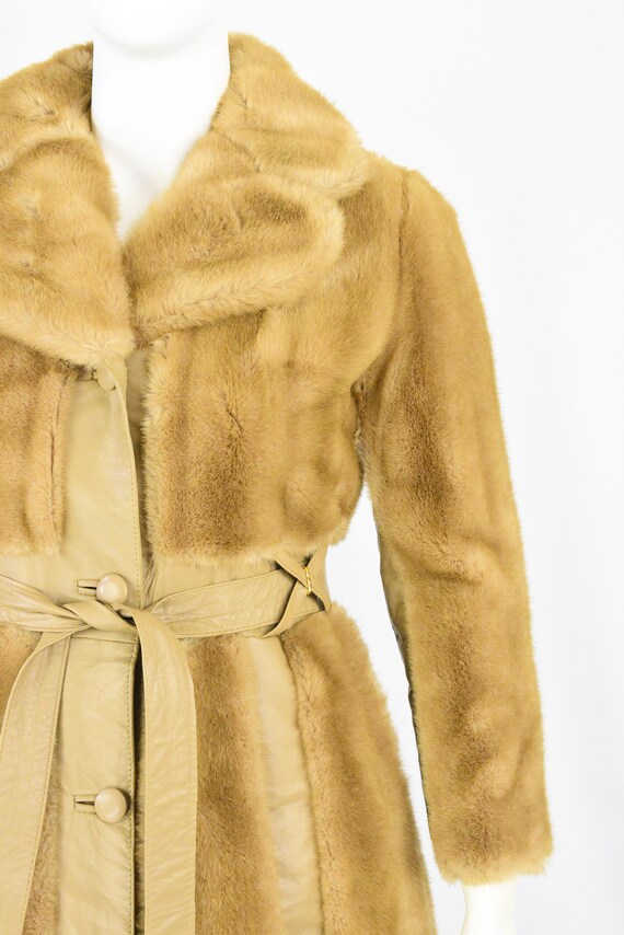 70s Vintage Fit N Flare Coat Size L Blonde Faux F… - image 2