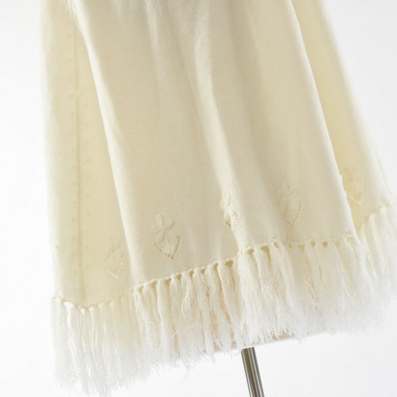 60s Vintage White Knit Embroidered Cape Fringed H… - image 9
