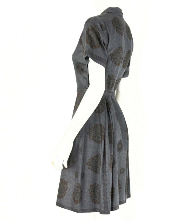 50s Vintage Gray Medallion Print Shirt Dress Shea… - image 8