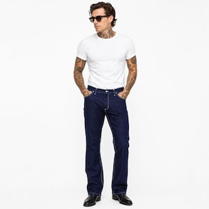 Jeans Wrangler Slim Bootcut estilo años 70 para hombre, talla 40x33, color blanco, con pespuntes minimalistas. imagen 1