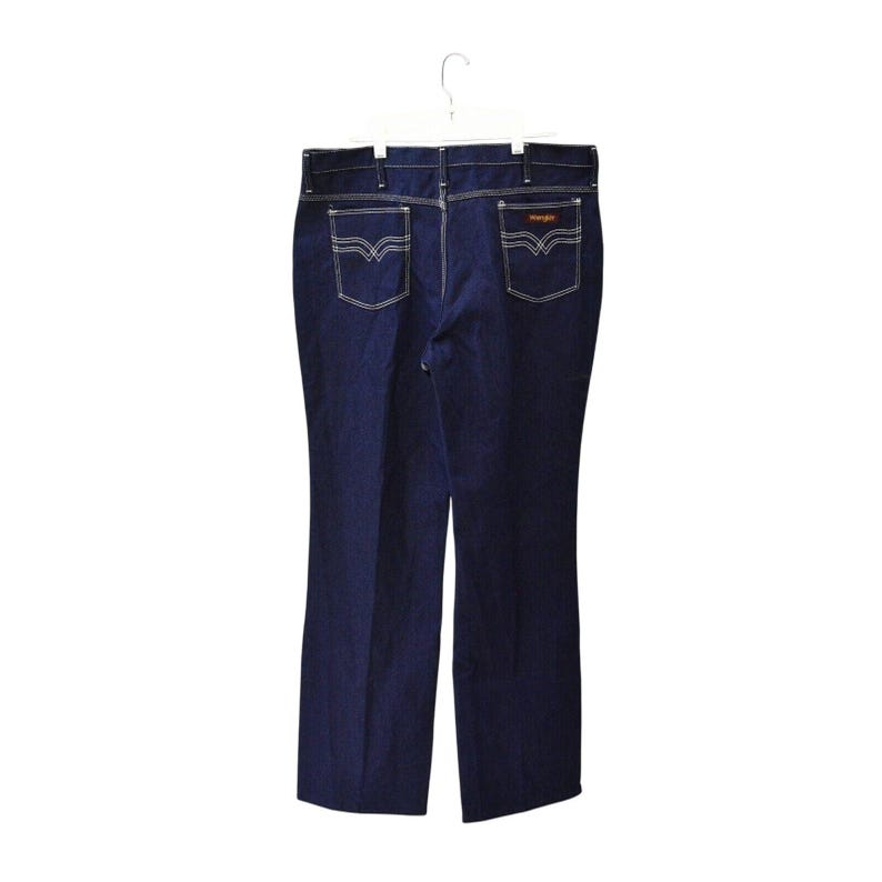 Jeans Wrangler Slim Bootcut estilo años 70 para hombre, talla 40x33, color blanco, con pespuntes minimalistas. imagen 7