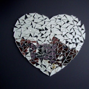 300 st Mosaik Silverspegel Små (ca 5 mm) Triangulära bitar, 1,8 mm tjocka.