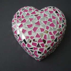 Mosaic disco heart, wall hanging Pink colored glass  & Silver mirror mirror, approx 16 x 16 x 5 cm. FREE postage.