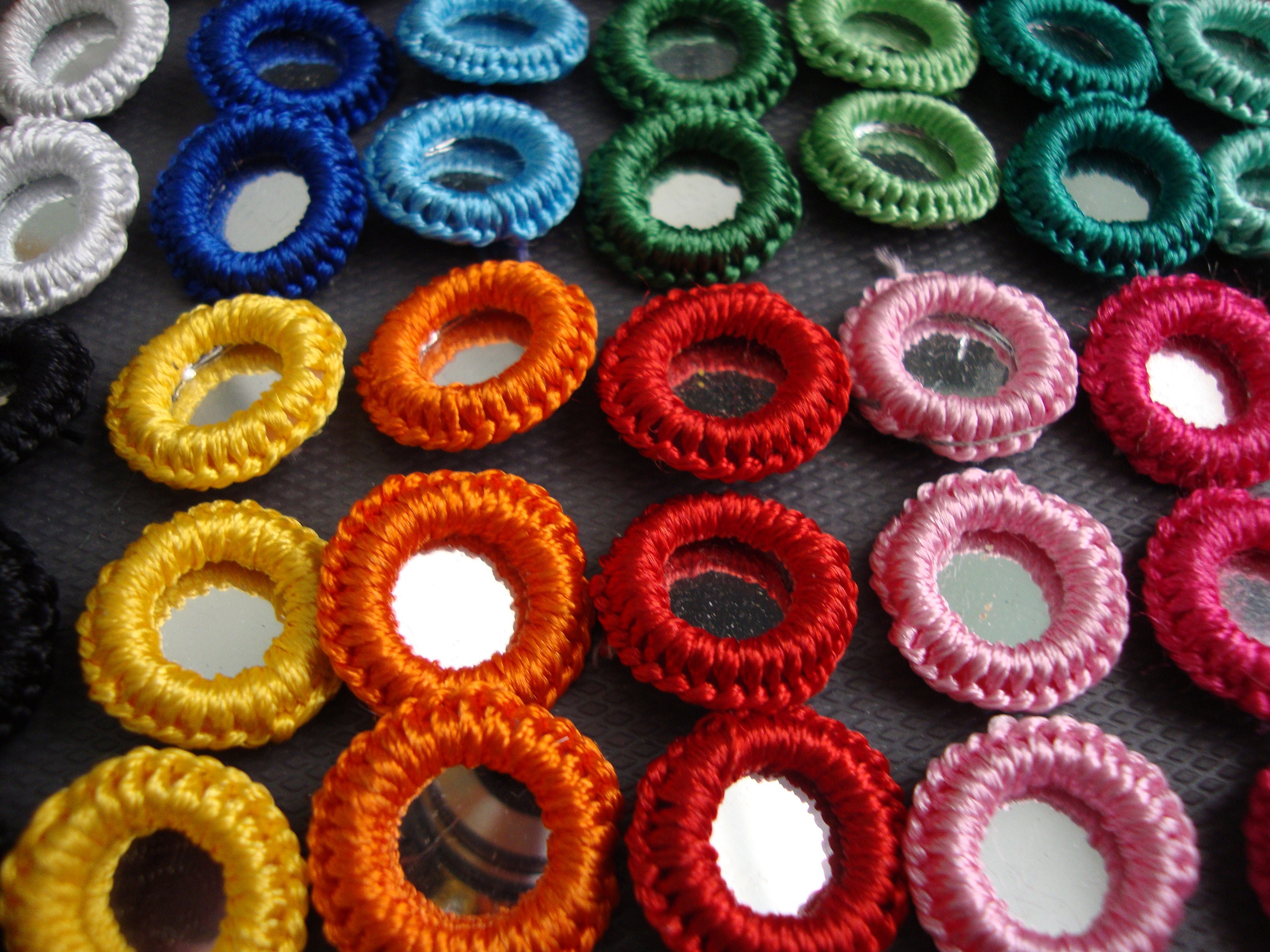 Shesha 100 Pcs, Crochet 14 Colour Mix With Silver Mirror Glass Rims ...
