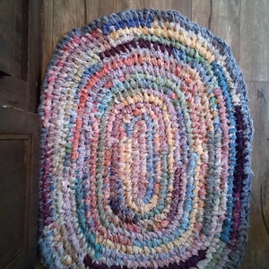 Pastels oval rag rug. Chambray finishing row. Amish toothbrush knotted. Machine wash & dry Bed, kitchen, entry, bath, nursery. image 1