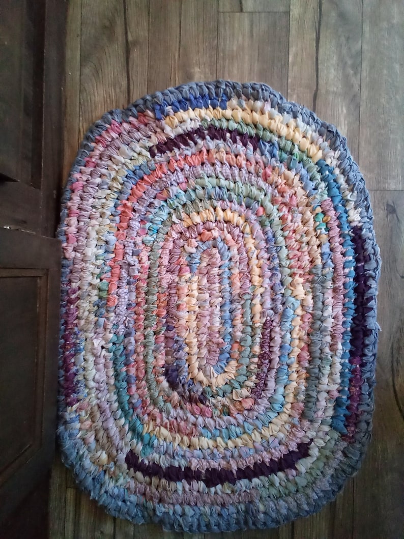 Pastels oval rag rug. Chambray finishing row. Amish toothbrush knotted. Machine wash & dry Bed, kitchen, entry, bath, nursery. image 1