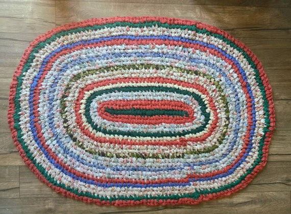DIY BRAIDED RUG  make a rug from old clothing + fabric scraps