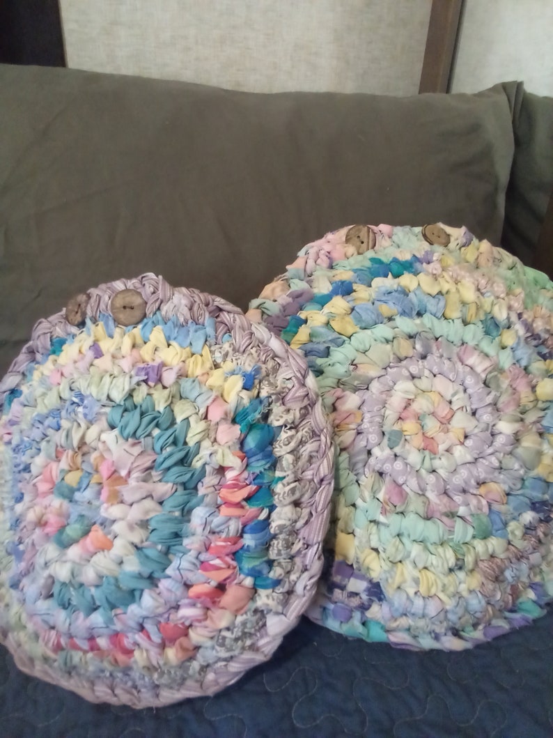 Pastels oval rag rug. Chambray finishing row. Amish toothbrush knotted. Machine wash & dry Bed, kitchen, entry, bath, nursery. image 5