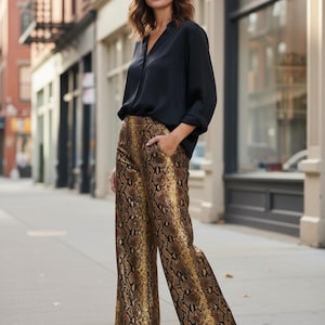 Snake print velvet starchy pants