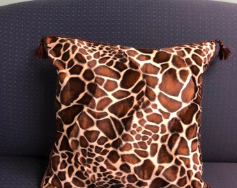 Giraffe’s print pillow