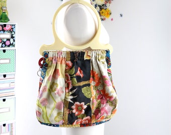 Vintage Patchwork Bag - Boho Fabric Knitting Sewing Handbag - Plastic Handles Zipper Closure - Handmade Tapestry Bag