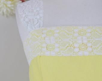 Boho Maxi Dress -  XS 32" Bust - 1970s Vintage - Yellow - White Lace - Groovy Summer Of Love - Hippie Festival Style - Summer Garden Wedding