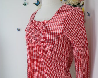 70s Gingham Check Smock Top With Gathered Bust - Mod Vintage 1970s Red White Plaid Casual Top - BBQ Picnic Vacation Day Wear - Small