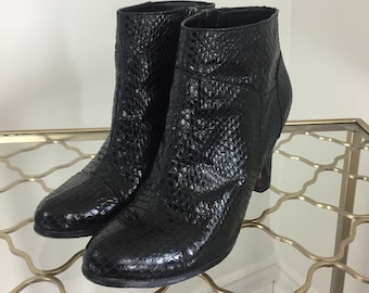 Botas cortas bohemias vintage Sam Edelman, botines negros de piel de serpiente sintética - 6.5 US