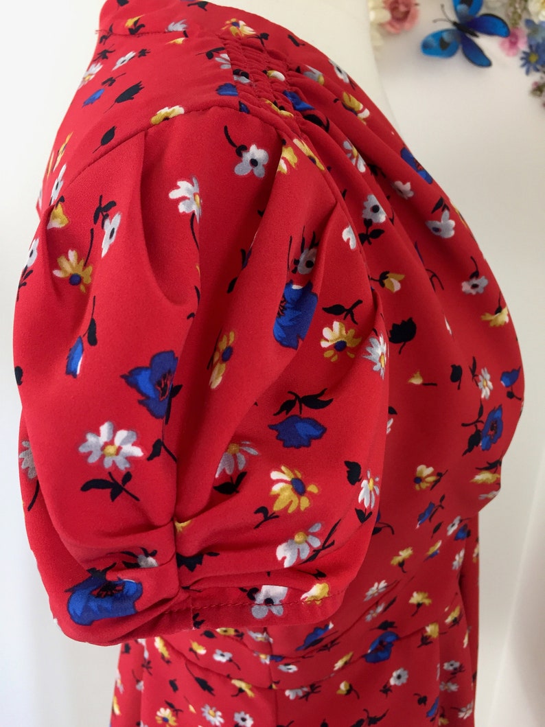 Empire Waist 1940s Inspired Red Dress SM 28 Waist Ruched Shoulders Gathered Neckline /& Sleeves Floral