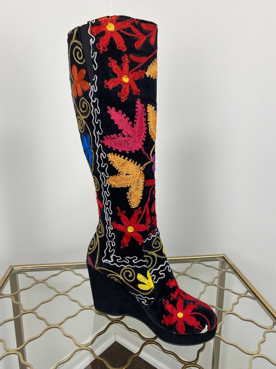 Colourful Floral Embroidered Boots - SCARLET Vint… - image 1