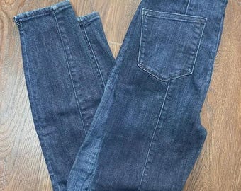 ANTHROPOLOGIE Pilcro High Rise Denim Legging Talla 28 Lavado Oscuro Súper Elástico