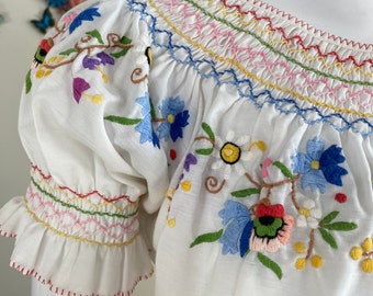 Vintage Embroidered Top Boho Folkloric Traditional Ukrainian Hungarian Blouse S