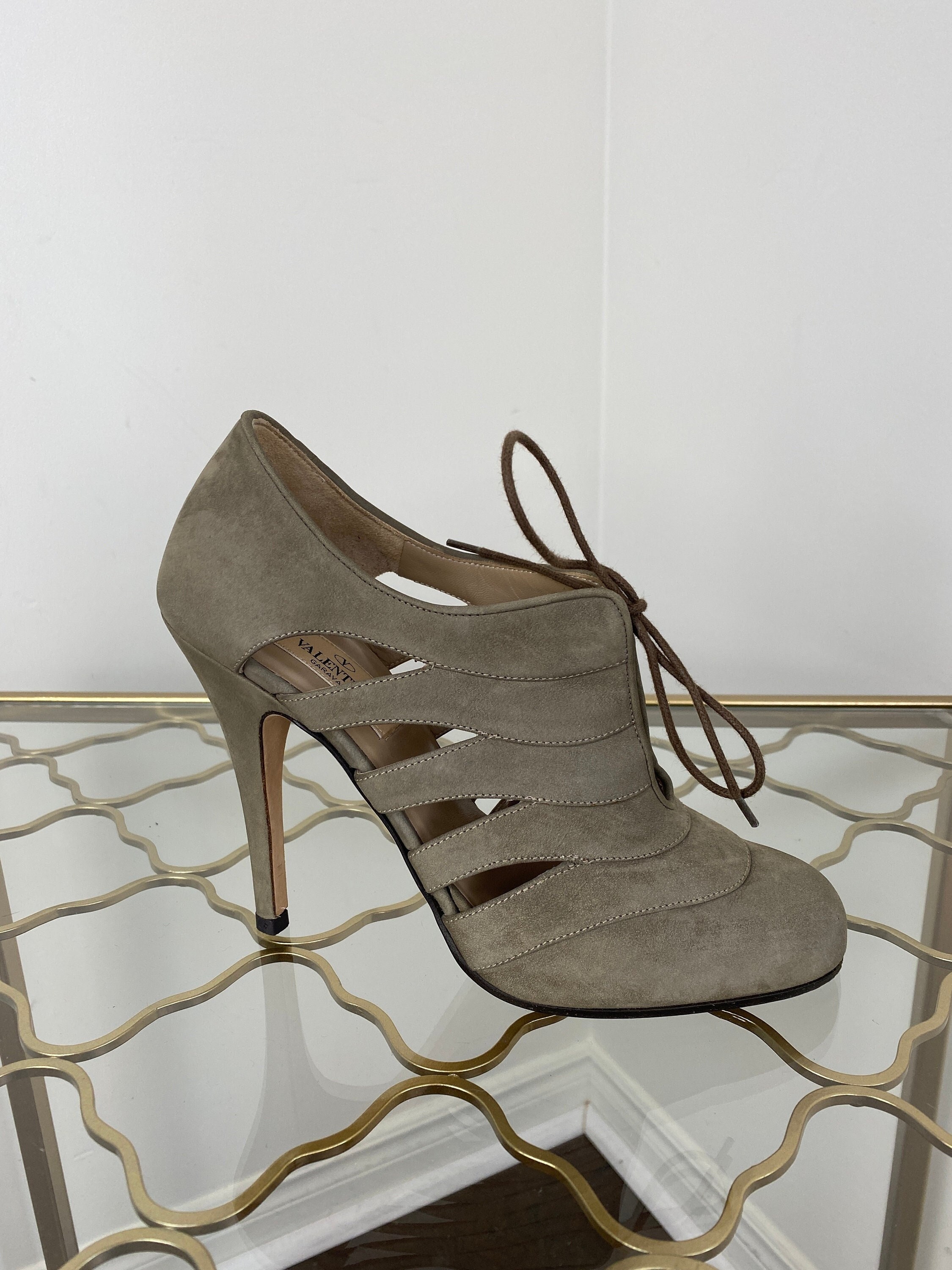 Brown top caged heels