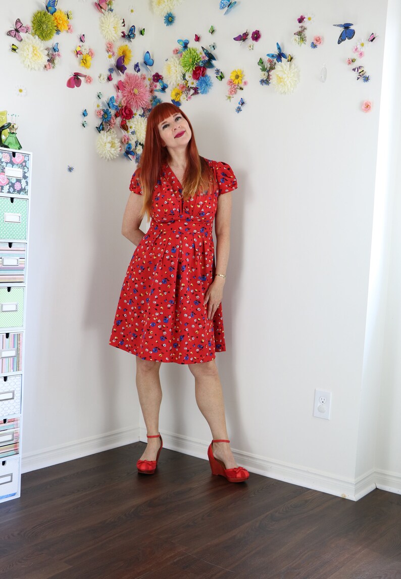Empire Waist 1940s Inspired Red Dress SM 28 Waist Ruched Shoulders Gathered Neckline /& Sleeves Floral