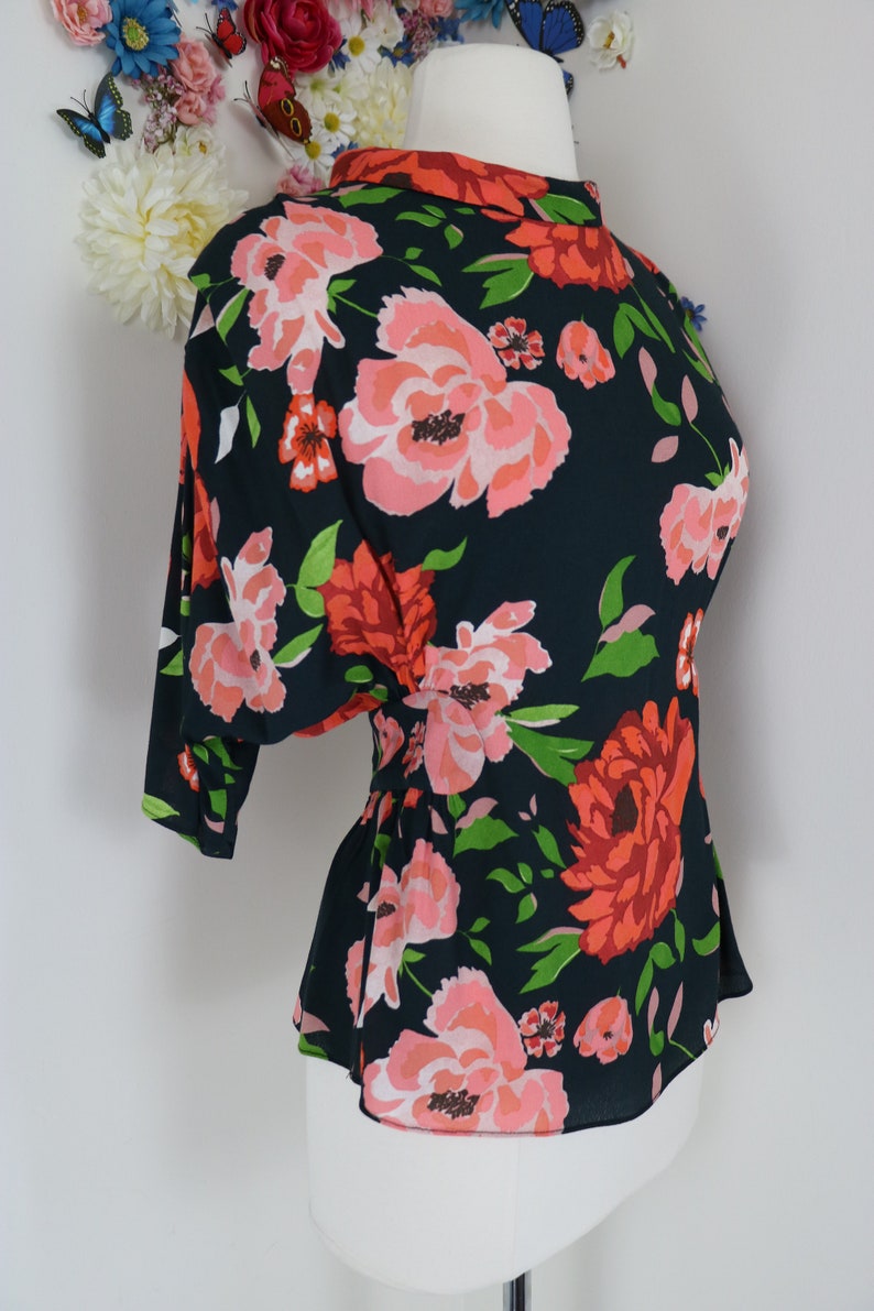 40s Style Vintage Floral Blouse Peach Black Rolled Collar S/Small ZARA Dark Floral Secretary Blouse Office Appropriate Day Wear image 7