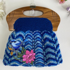Hand Knit Wool Purse Handbag With Wood Handle Vintage 1960s 1970s Handmade Wool Embroidered Bag 60s 70s Boho Hippie Knit Granny Handbag image 6