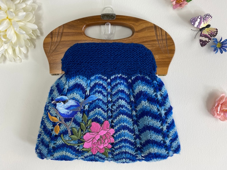 Hand Knit Wool Purse Handbag With Wood Handle Vintage 1960s 1970s Handmade Wool Embroidered Bag 60s 70s Boho Hippie Knit Granny Handbag image 6