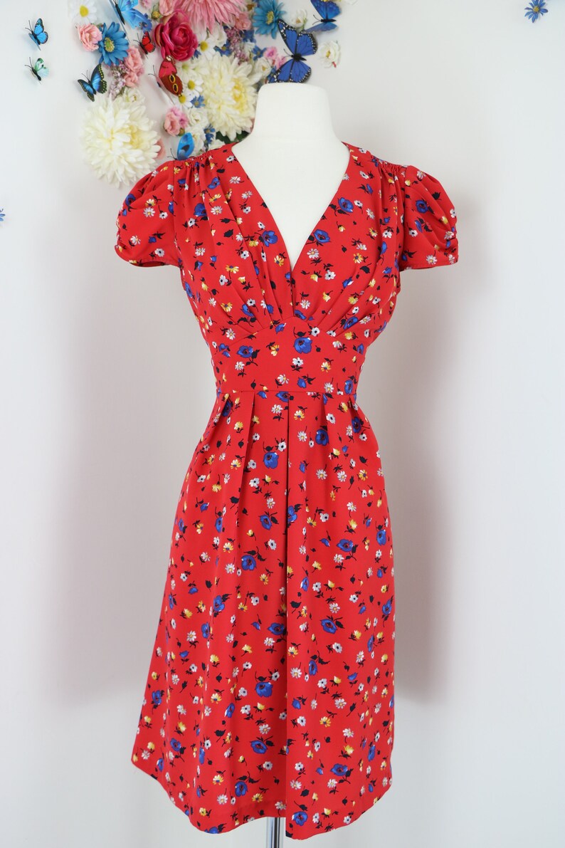 Empire Waist 1940s Inspired Red Dress SM 28 Waist Ruched Shoulders Gathered Neckline /& Sleeves Floral