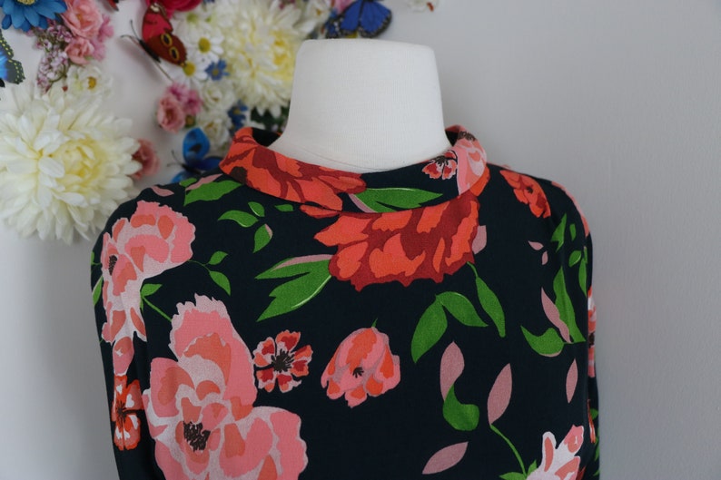 40s Style Vintage Floral Blouse Peach Black Rolled Collar S/Small ZARA Dark Floral Secretary Blouse Office Appropriate Day Wear image 2