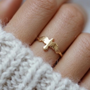 Gold Raven Ring: Simple Crow Bird Jewelry Gift
