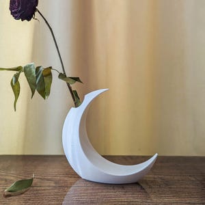 3d Printed Crescent Moon Vase 7,9&quot; , Half-Moon Vase for Dried Flower, Moon Phases Gift, Witchy Home Decor, Celestial Tabletop Accessories