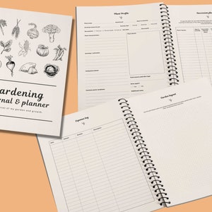 Puede incluir: Un diario y planificador de jardiner&iacute;a con espiral, con una cubierta crema que presenta ilustraciones de verduras y el texto "Gardening journal & planner". Las p&aacute;ginas interiores incluyen perfiles de plantas, planificaci&oacute;n de la sucesi&oacute;n y registros de gastos.