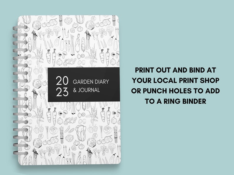 Pu&ograve; includere: Un diario da giardino e un diario stampabili con un'illustrazione in bianco e nero di verdure sulla copertina. La copertina presenta anche il testo "20 GARDEN DIARY 23 & JOURNAL".