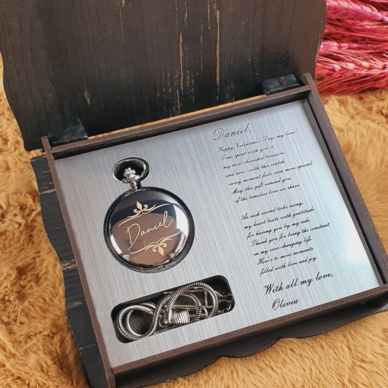 Reloj de bolsillo con caja de metal personalizado en caja de regalo, el regalo perfecto para hombres, padrinos de boda y papá, regalo de aniversario ideal para regalo de Navidad imagen 2