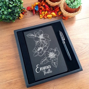 Cadeauset voor notitieboekje en pen met bloemenpatroon in speciale geschenkverpakking