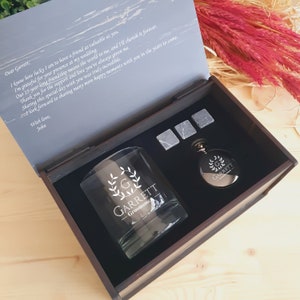 Gegraveerde premium whiskyglas- en zakhorlogeset - gepersonaliseerd stalknechtcadeau in houten kist