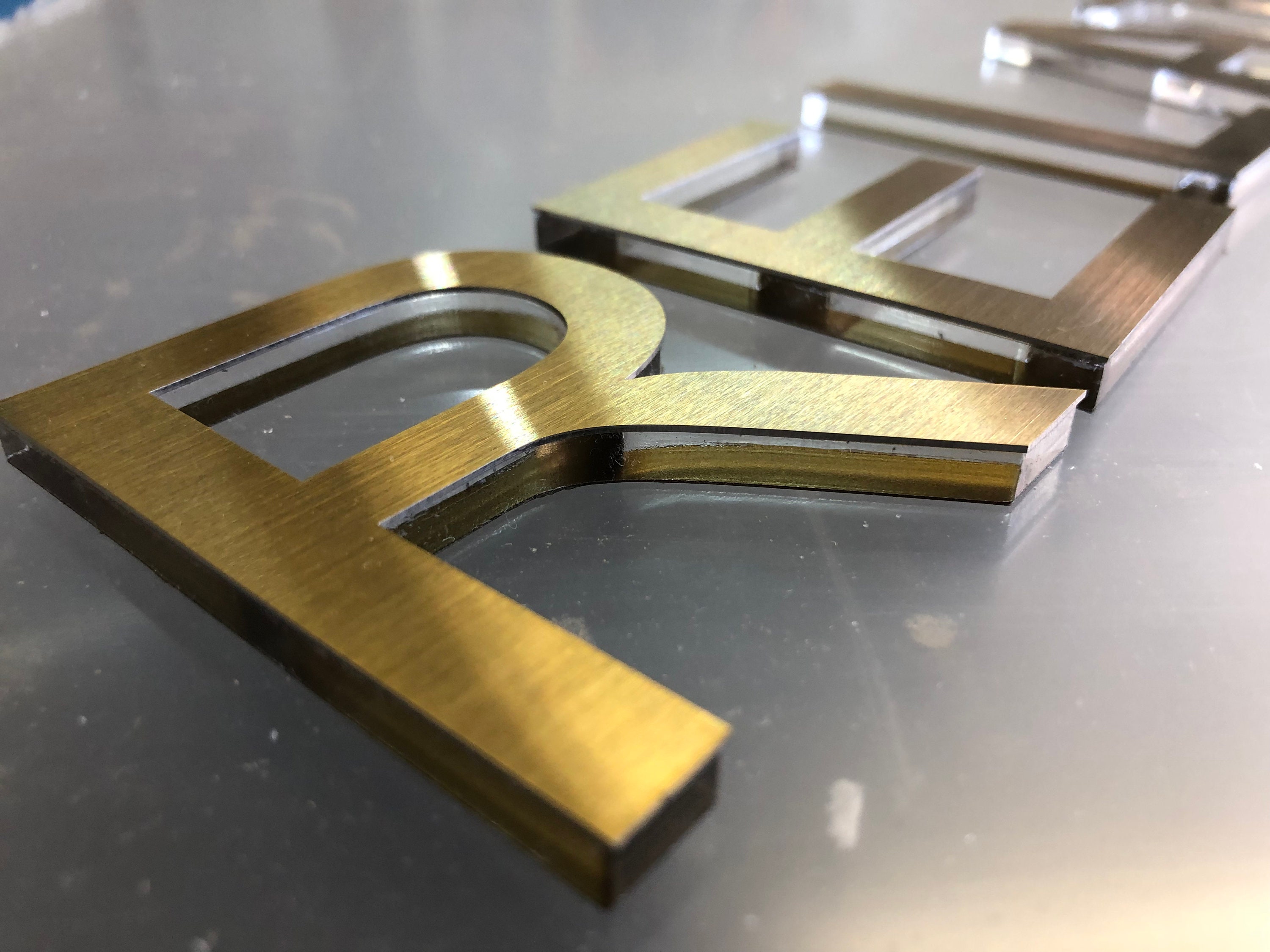 装飾品 金色の文字入り 壁用の金色の文字 - Etsy 日本