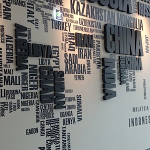 Weltkarte mit Namen der Länder auf der ganzen Welt für Büro-Wanddekoration mit 3D-Buchstaben und Vinyl